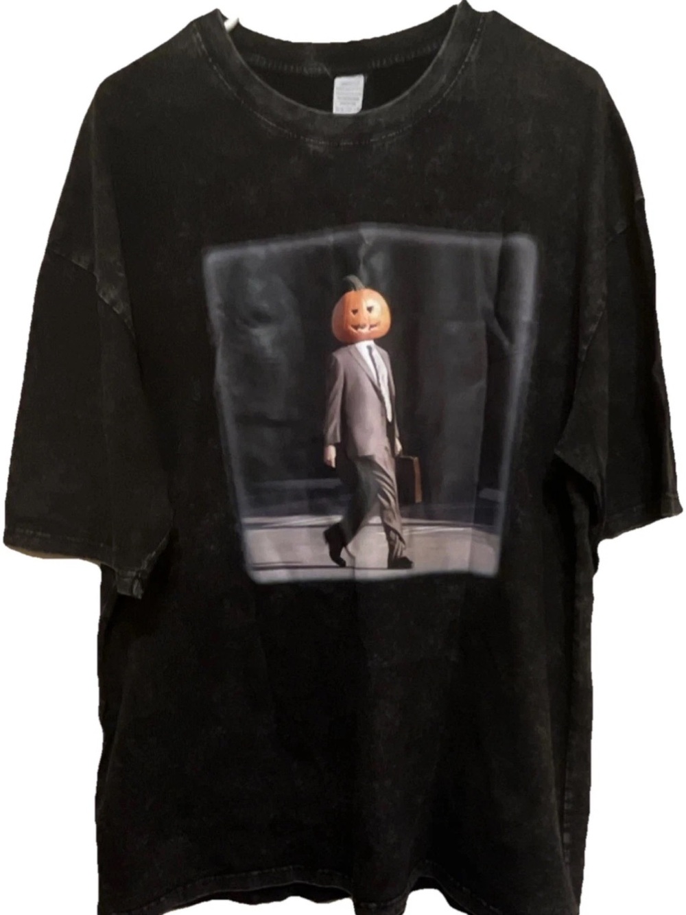 Men's Black Short-Sleeve Graphic Tee with Pumpkin-Head Print
